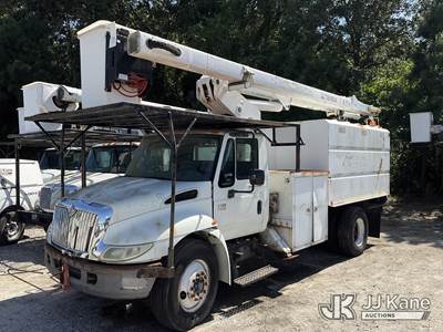 HiRanger XT5, 61 ft, Over-Center Bucket Truck