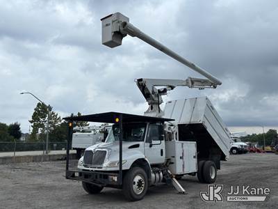 Altec LR760-E70, 75 ft, Over-Center Elevator Bucket Truck