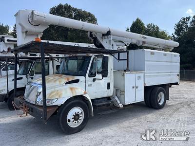 Altec LRV-56, 61 ft, Over-Center Bucket Truck