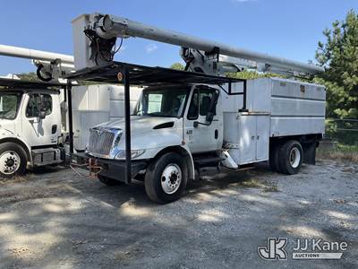 Altec LRV-56, 61 ft, Over-Center Bucket Truck