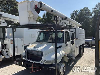 Altec LRV-56, 61 ft, Over-Center Bucket Truck