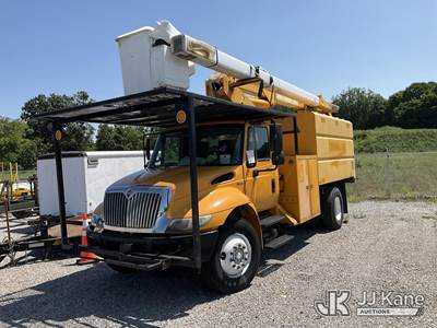 HiRanger XT-55, 61 ft, Over-Center Bucket Truck