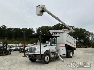 Altec LR756, 61 ft, Over-Center Bucket Truck