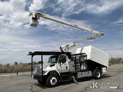 Versalift VO260REV-02, 65 ft, Over-Center Bucket Truck
