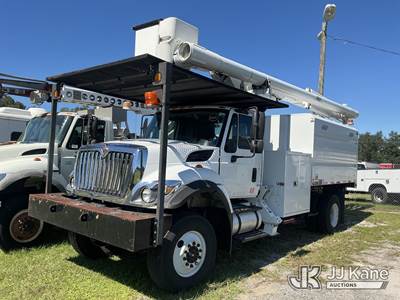 Altec LR760, 60 ft, Over-Center Bucket Truck