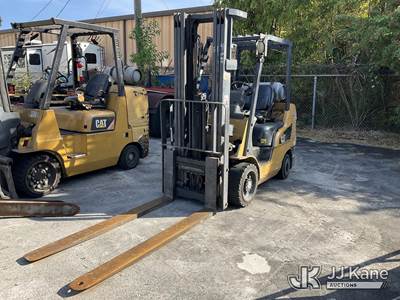 CAT 2C6500 Solid Tired Forklift