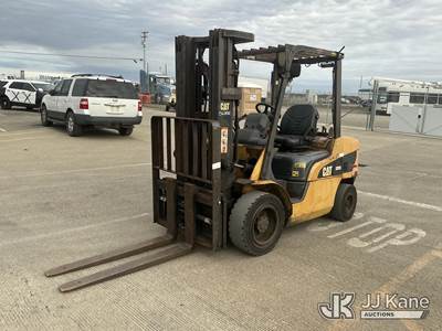 Cat 2P6000 Solid Tired Forklift