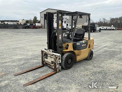 Caterpillar DP25K Pneumatic Tired Forklift
