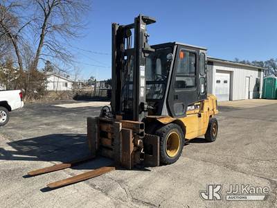 2003 Caterpillar DP40 Solid Tired Forklift