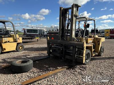 2000 Caterpillar DP70 Pneumatic Tired Forklift