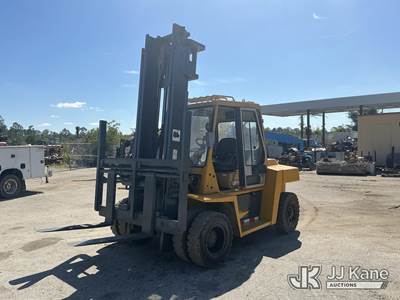 Caterpillar DP70 Pneumatic Tired Forklift