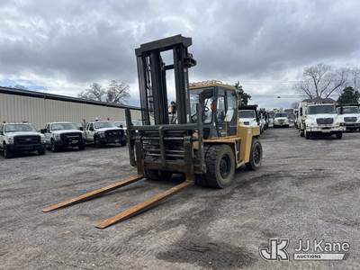 2001 CAT DP90 Pneumatic Tired Forklift
