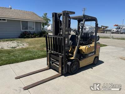 Caterpillar GC30K Solid Tired Forklift
