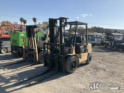 Caterpillar GP-30 Rubber Tired Forklift
