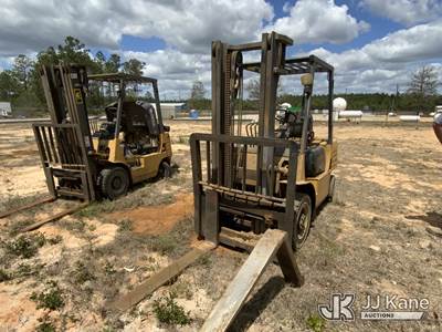 Caterpillar GP30 Solid Tired Forklift