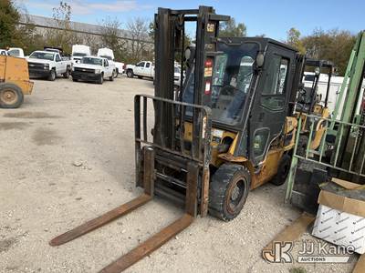 Caterpillar GP35N Pneumatic Tired Forklift