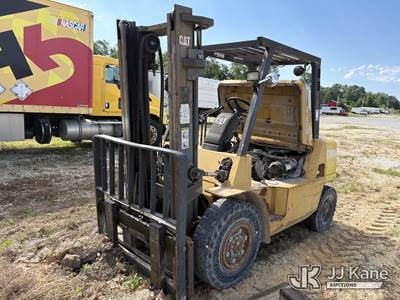 2010 Caterpillar GP40K Pneumatic Tired Forklift