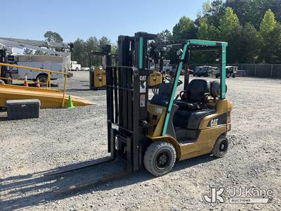 Cat P3000-LP Pneumatic Tired Forklift