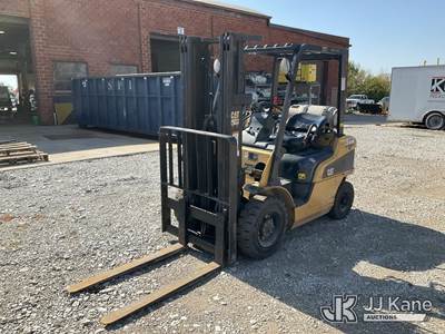 Caterpillar P5000 Forklift