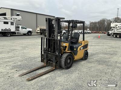 Caterpillar P6000 Solid Tired Forklift