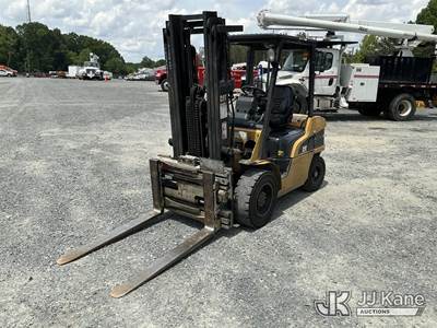 Caterpillar P6000 Solid Tired Forklift