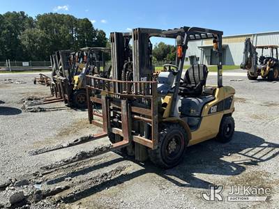 Caterpillar P6000 Pneumatic Tired Forklift