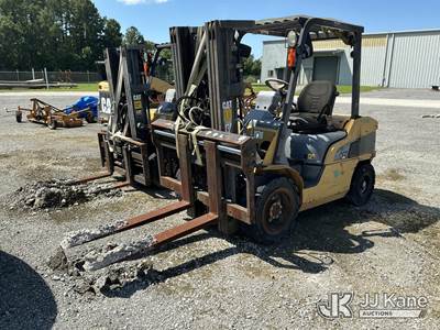 Caterpillar P6000 Pneumatic Tired Forklift