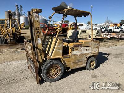 Caterpillar V60B Pneumatic Tired Forklift