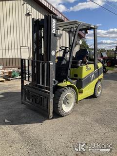 Clark C30L Pneumatic Tired Forklift