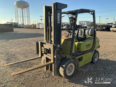 2003 Clark CMP25 Pneumatic Tired Forklift