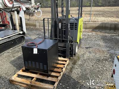 Clark ESX15 Stand-Up Cushion Tired Forklift