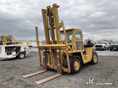 Clark Pneumatic Tired Forklift Detroit diesel