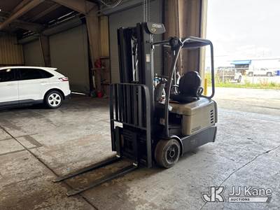 2016 Crown 5200 Rubber Tired Forklift