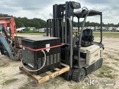 Crown 5200 E Solid Tired Forklift