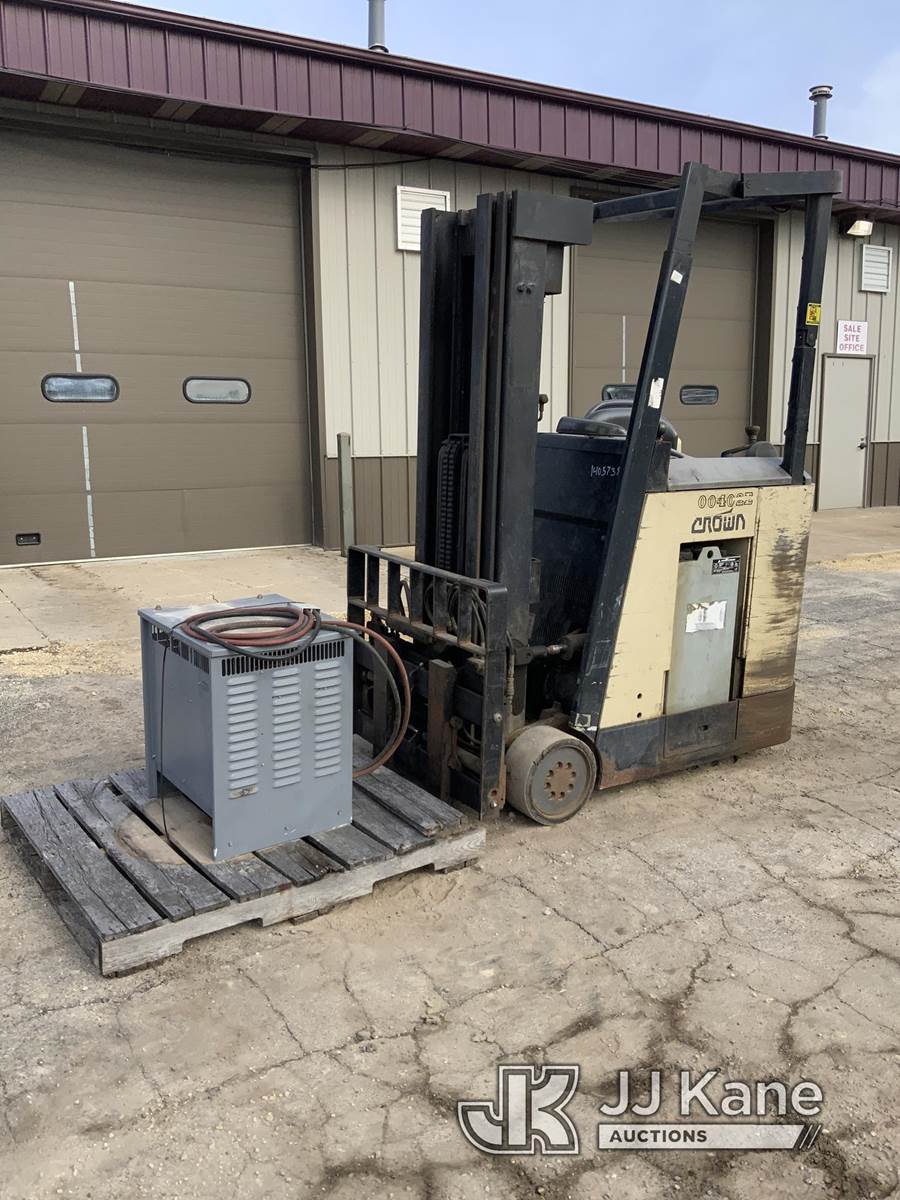 2002 Crown RC302030 StandUp Forklift For Sale, 4,319 Hours South Beloit, IL SB38W