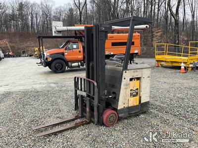 2005 Crown RC3020-30 Rubber Tired Forklift