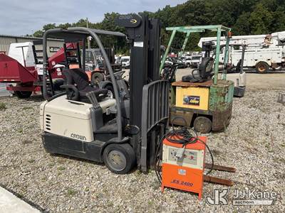 2005 Crown SC4020-30 3-Wheel Solid Tired Electric Forklift