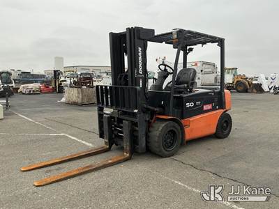 2001 Doosan B50X-5 Solid Tired Forklift