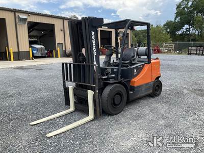 Doosan G35S5 Pneumatic Tired Forklift