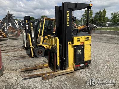 1985 Hyster 30 Stand-Up Reach Forklift