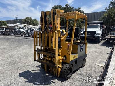 1983 Hyster E40XL-27 Cushion Tired Forklift