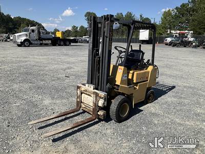 Hyster H30XL Pneumatic Tired Forklift