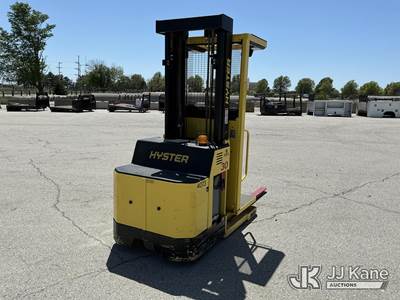2008 Hyster R30XMS2 Stand-Up Forklift Order Picker