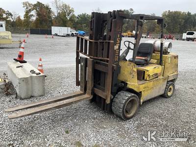 Hyster S210XL Pneumatic Tired Forklift