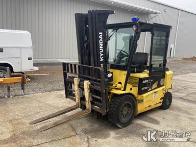 2015 Hyundai 35B-7 Pneumatic Tired Forklift