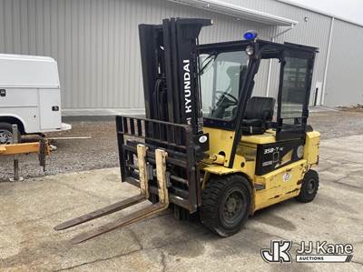 2015 Hyundai 35B-7 Pneumatic Tired Forklift
