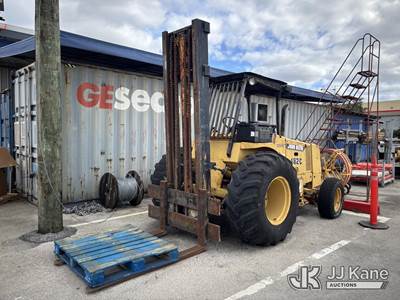 1990 John Deere 482C Rough Terrain Forklift