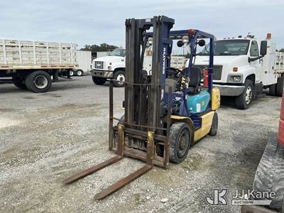Komatsu FG25T-12 Pneumatic Tired Forklift