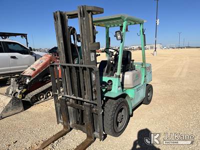 1999 Mitsubishi FD30B-D Pneumatic Tired Forklift