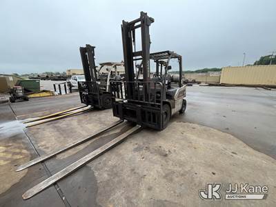 2013 Nissan 80 Pneumatic Tired Forklift